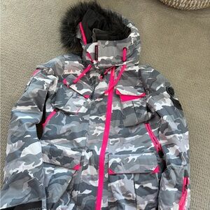 Superdry Gray Camouflage Jacket with Pink Highlights
Fur hood